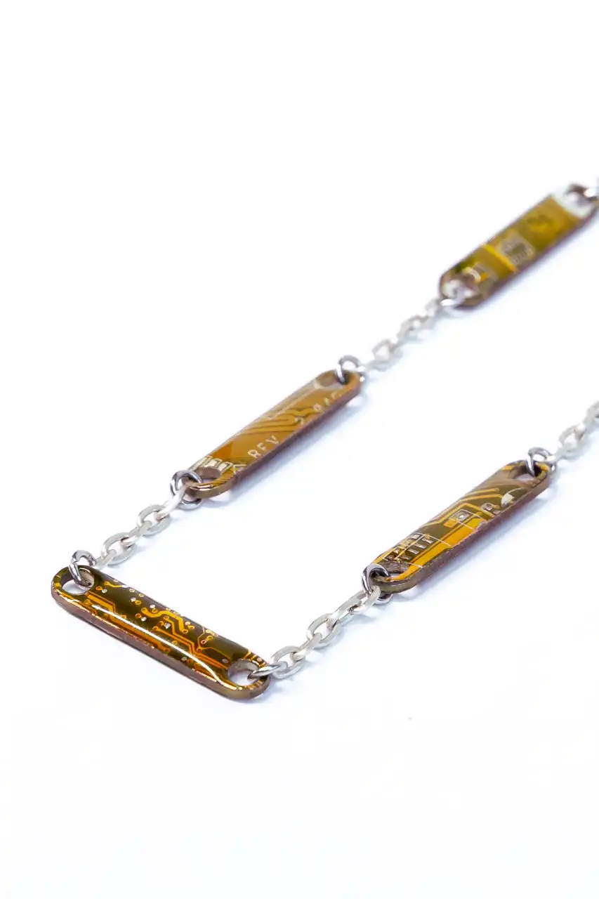 5 STRUCTURES NECKLACE - Image 3