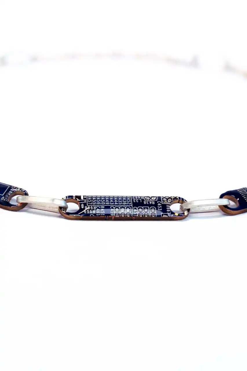 3 STRUCTURES NECKLACE - Image 4